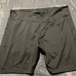 Black bike shorts with pockets